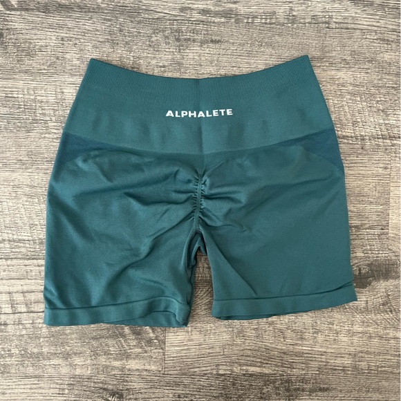 Alphalete Pants - ALPHALETE AMPLIFY SHORT